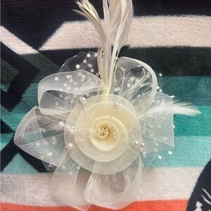 Elegant Cream Fascinator with Feathers